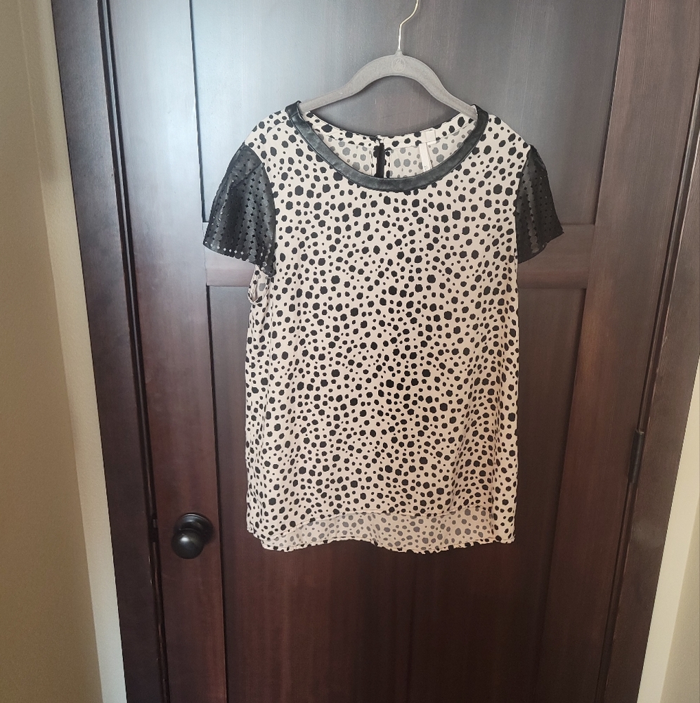 EUC Bellatrix Women's Spotted Vegan Leather Accent Blouse Top Size Large